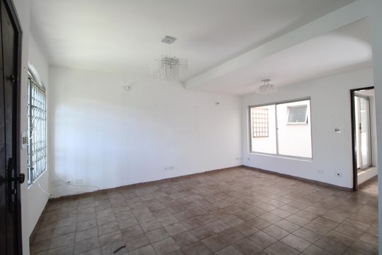Sala 1 de casa para alugar com 3 quartos, 200m² em Jardim Teresa, São Paulo