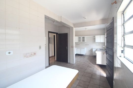 Cozinha de casa para alugar com 3 quartos, 200m² em Jardim Teresa, São Paulo