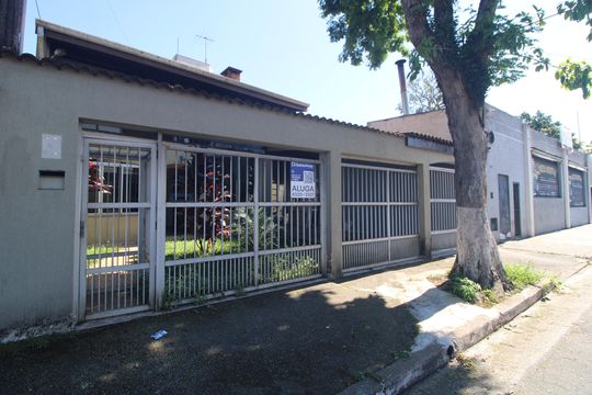 Fachada de casa para alugar com 3 quartos, 200m² em Jardim Teresa, São Paulo