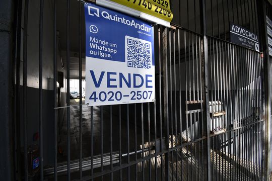 Placa de apartamento à venda com 3 quartos, 61m² em Bacacheri, Curitiba