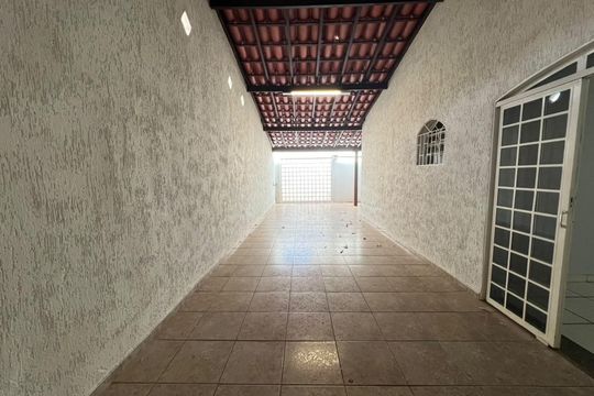 Área externa de casa para alugar com 3 quartos, 200m² em Tabajaras, Uberlândia