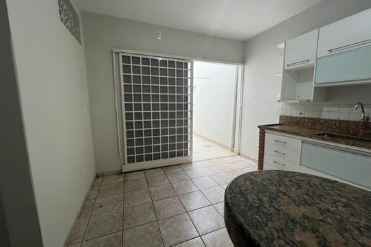 Cozinha de casa para alugar com 3 quartos, 200m² em Tabajaras, Uberlândia