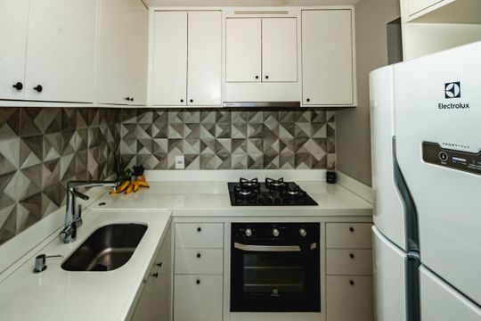 Cozinha de apartamento à venda com 2 quartos, 56m² em Planalto, Belo Horizonte