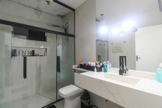 Banheiro 1 de casa à venda com 3 quartos, 200m² em Vila Anadir, São Paulo