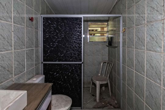 Banheiro social de casa à venda com 1 quarto, 147m² em Piqueri, São Paulo