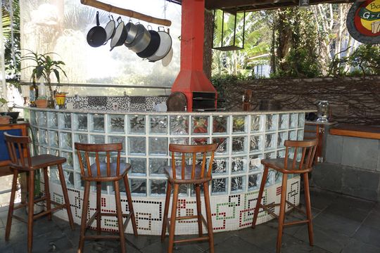 Churrasqueira de casa para alugar com 5 quartos, 625m² em Condomínio Iolanda, Embu das Artes
