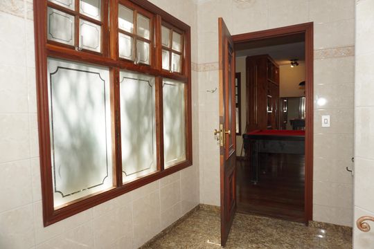 Banheiro 3 de casa para alugar com 5 quartos, 625m² em Condomínio Iolanda, Embu das Artes