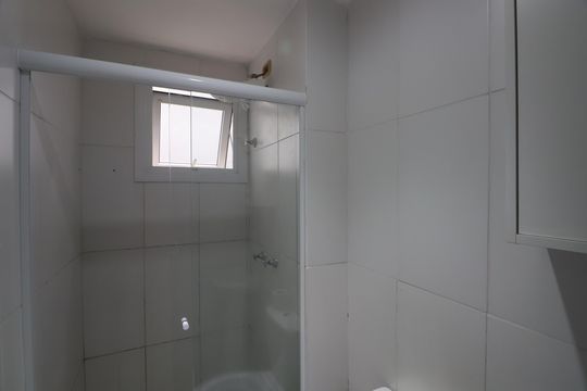 Banheiro de apartamento para alugar com 2 quartos, 54m² em Igara, Canoas