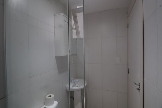 Banheiro de apartamento para alugar com 2 quartos, 54m² em Igara, Canoas