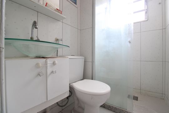 Banheiro de apartamento à venda com 2 quartos, 48m² em Taquara, Rio de Janeiro