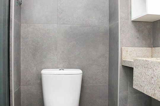 Banheiro de kitnet/studio para alugar com 1 quarto, 76m² em Mont’serrat, Porto Alegre
