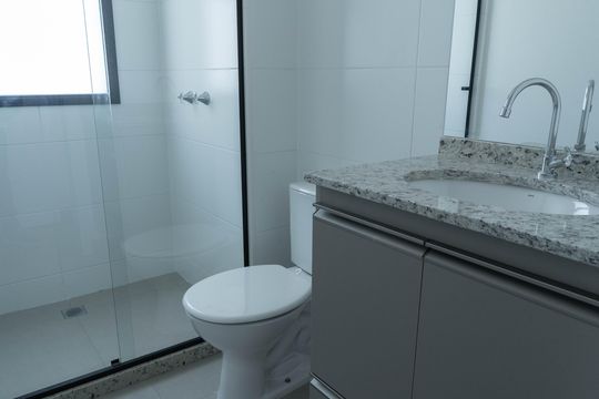 Banheiro social de apartamento para alugar com 3 quartos, 65m² em Nova América, Piracicaba