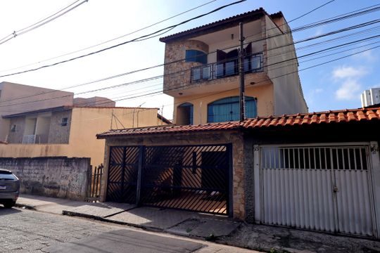 Fachada de casa à venda com 4 quartos, 359m² em Parque Industriario, Santo André