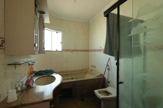 Banheiro da Suíte 1 de casa à venda com 4 quartos, 359m² em Parque Industriario, Santo André