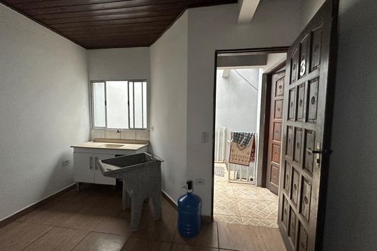 Sala/Cozinha de casa para alugar com 1 quarto, 30m² em Parque Esmeralda, Barueri
