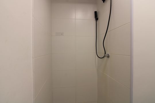 banheiro de apartamento para alugar com 2 quartos, 33m² em Vila Ré, São Paulo
