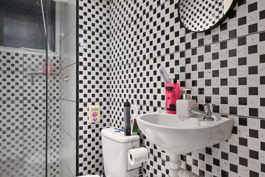Banheiro de apartamento para alugar com 2 quartos, 40m² em Jardim do Lago, São Paulo