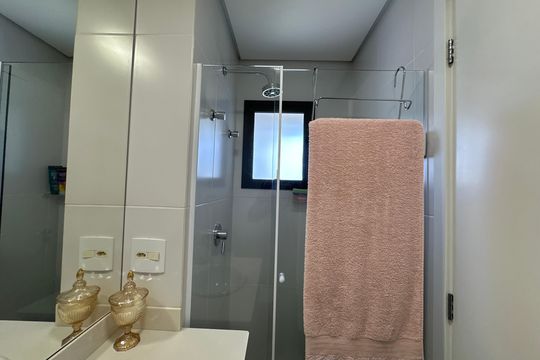 Banheiro da Suíte de apartamento à venda com 1 quarto, 39m² em Tamboré, Barueri