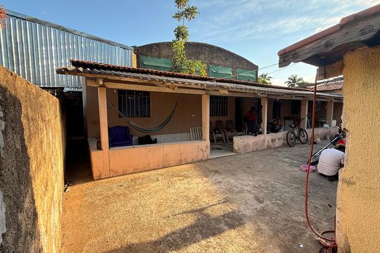 Varanda de casa à venda com 6 quartos, 495m² em Cidade Jardi, Goiânia