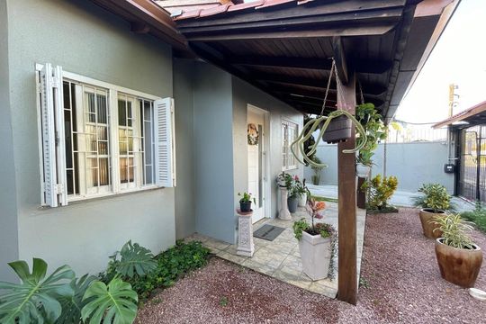Casa à venda com 3 quartos, 150m² em Scharlau, São Leopoldo