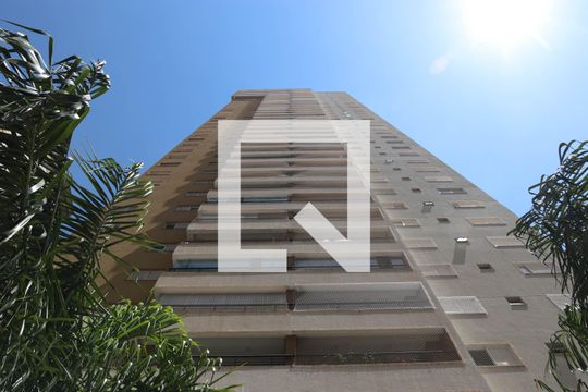 Fachada de apartamento para alugar com 3 quartos, 82m² em Jardim Goiás, Goiânia