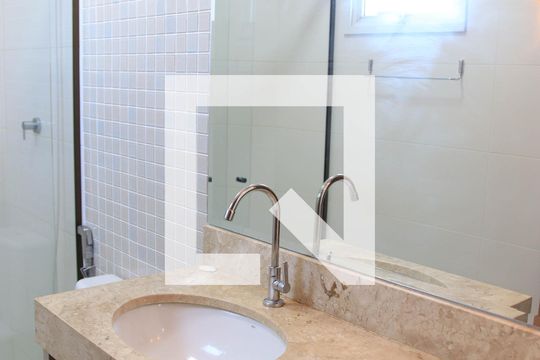 Banheiro da Suíte de apartamento para alugar com 3 quartos, 82m² em Jardim Goiás, Goiânia