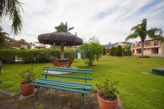 Parque  de casa de condomínio para alugar com 1 quarto, 68m² em Barra da Lagoa, Florianópolis