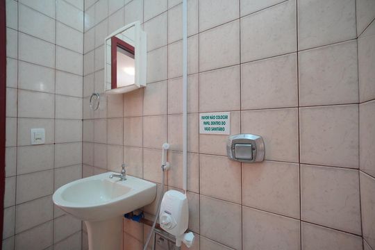 Banheiro de casa de condomínio para alugar com 1 quarto, 68m² em Barra da Lagoa, Florianópolis