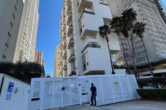 Fachada do Prédio de apartamento para alugar com 1 quarto, 56m² em A Industrial, Barueri