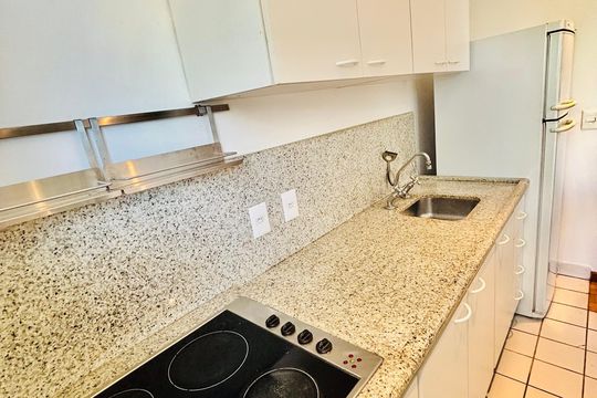 Cozinha de apartamento para alugar com 1 quarto, 56m² em A Industrial, Barueri