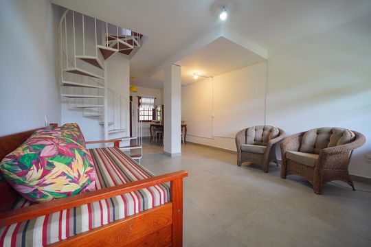 Casa de Condomínio para alugar com 2 quartos, 79m² em Barra da Lagoa, Florianópolis