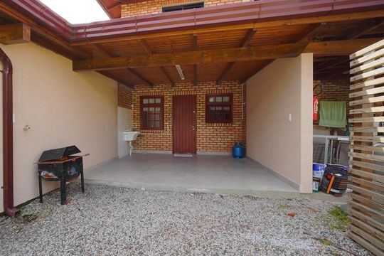 Quintal de casa de condomínio para alugar com 2 quartos, 79m² em Barra da Lagoa, Florianópolis