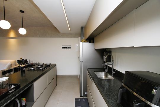 Cozinha de apartamento à venda com 1 quarto, 62m² em Estoril, Belo Horizonte