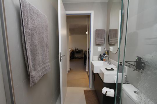 Banheiro de apartamento à venda com 1 quarto, 62m² em Estoril, Belo Horizonte