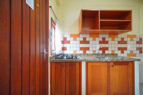 Cozinha de casa de condomínio para alugar com 2 quartos, 78m² em Barra da Lagoa, Florianópolis