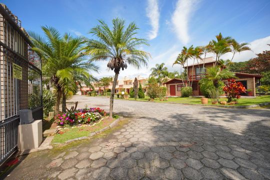 Área comum  de casa de condomínio para alugar com 2 quartos, 78m² em Barra da Lagoa, Florianópolis