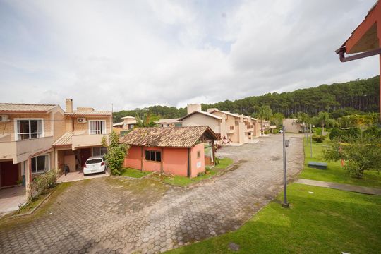 Vista do Quarto 1 de casa de condomínio para alugar com 2 quartos, 78m² em Barra da Lagoa, Florianópolis