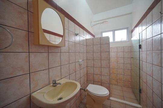 Banheiro  de casa de condomínio para alugar com 2 quartos, 78m² em Barra da Lagoa, Florianópolis