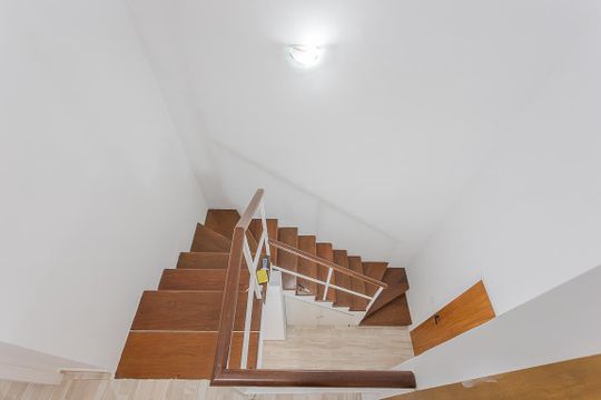 Escada de apartamento à venda com 2 quartos, 50m² em Pinheiros, São Paulo