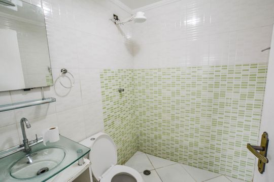Banheiro de casa para alugar com 4 quartos, 2147483647m² em Parque das Nações, Santo André