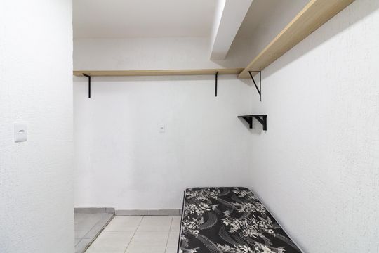 Quarto de casa para alugar com 1 quarto, 22m² em Jardim Bonfiglioli, São Paulo