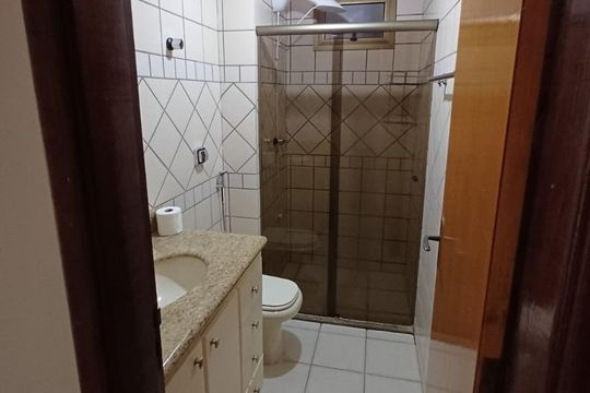 Banheiro de apartamento para alugar com 3 quartos, 70m² em Umuarama, Uberlândia