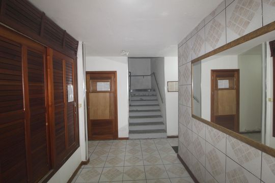 Hall de entrada de apartamento para alugar com 2 quartos, 50m² em Cavalhada, Porto Alegre
