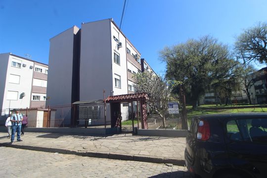 Fachada de apartamento para alugar com 2 quartos, 50m² em Cavalhada, Porto Alegre