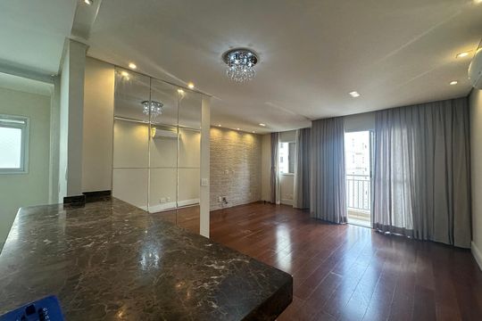 Apartamento para alugar com 2 quartos, 70m² em Jardim Tupanci, Barueri