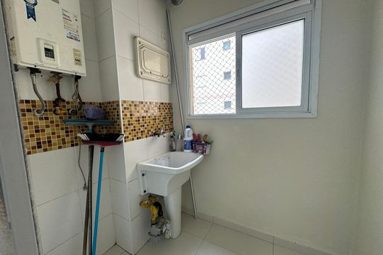 Área de Serviço de apartamento para alugar com 2 quartos, 70m² em Jardim Tupanci, Barueri
