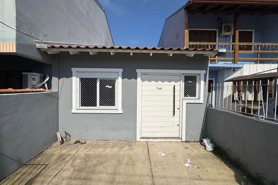 Casa à venda com 2 quartos, 69m² em Hípica, Porto Alegre
