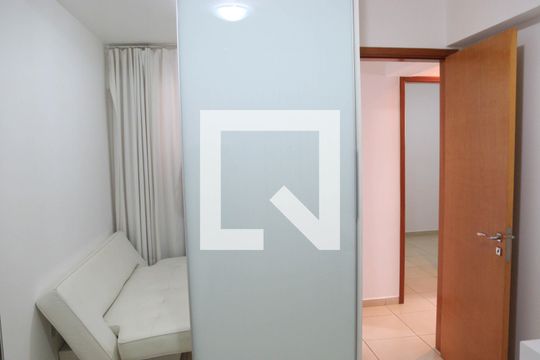 Quarto 01 de apartamento para alugar com 3 quartos, 85m² em Jardim Goiás, Goiânia