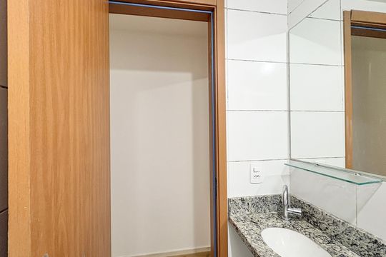Banheiro de apartamento à venda com 2 quartos, 43m² em Jardim Iris, São Paulo