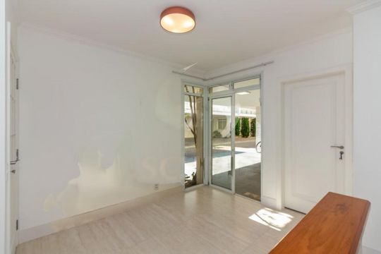Casa à venda com 4 quartos, 315m² em Jardim Cordeiro, São Paulo